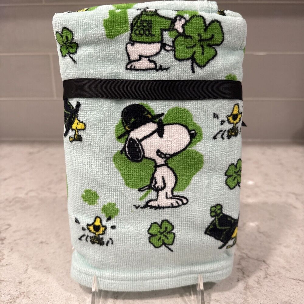 Set of 2 Peanuts Snoopy “Joe Cool” St Patrick’s Day bathroom Hand Towels NEW